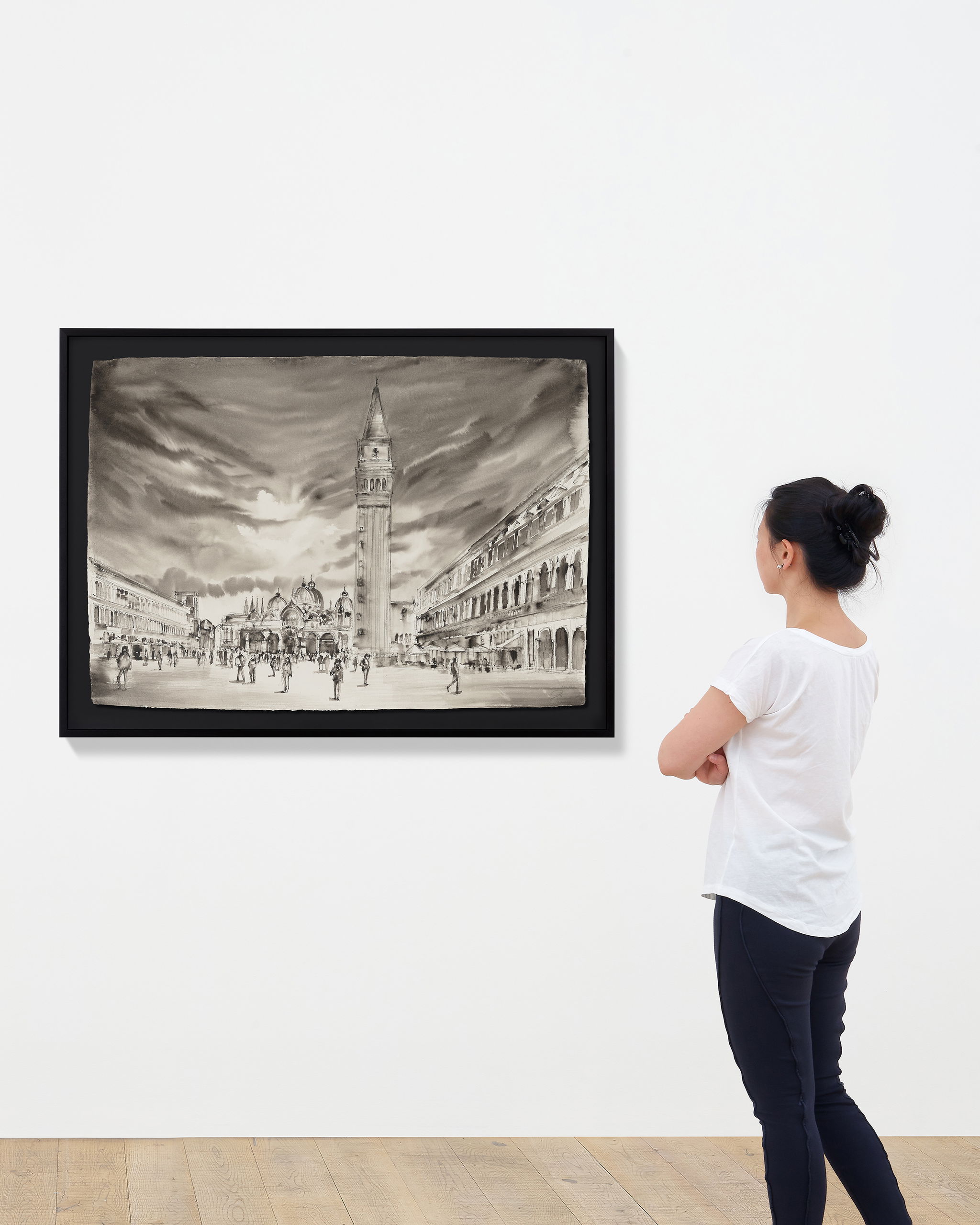 Crowds in the Square scale image