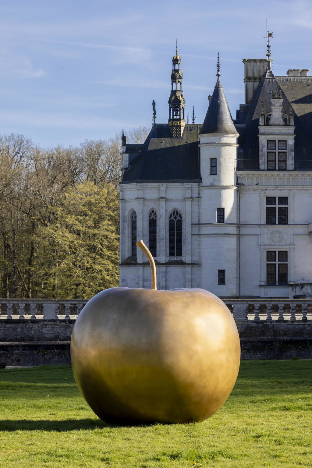 'New York Apple' by Claude Lalanne sold for $7.1m. Image courtesy of Christie's