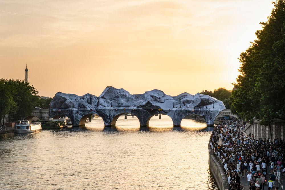JR Unveils Temporary Installation at Pont Neuf, Accompanied by