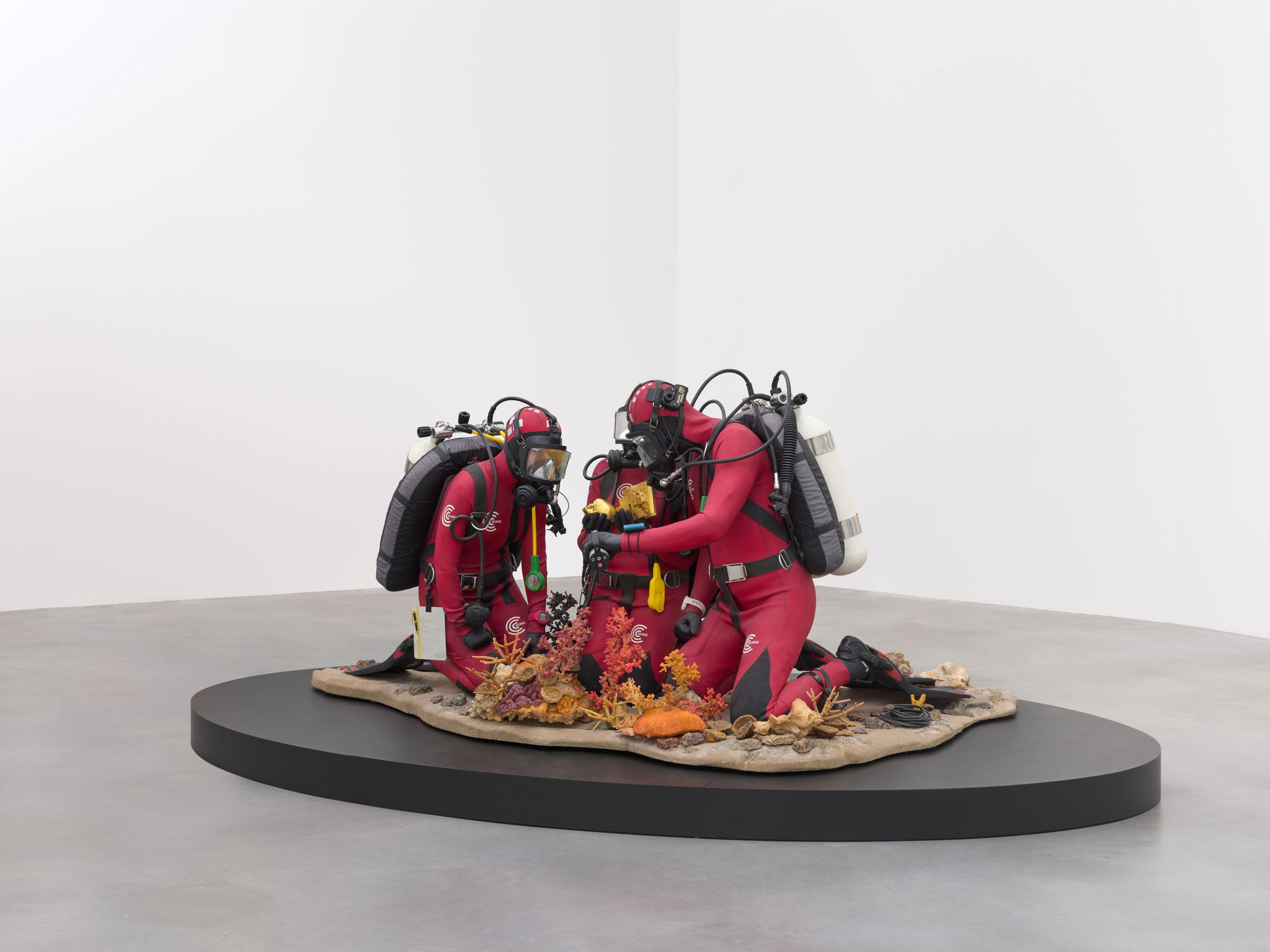 Three Divers Discovering Gold Objects 3