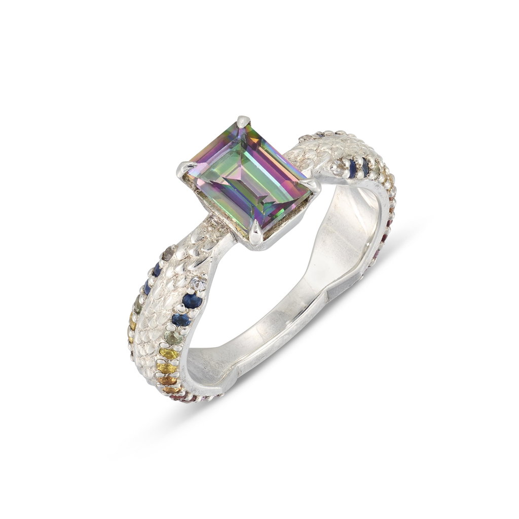 Mystic Ring - Chameleon Ring by Prapasri Suwannakhot sold for $1,029. Image courtesy of Christie's