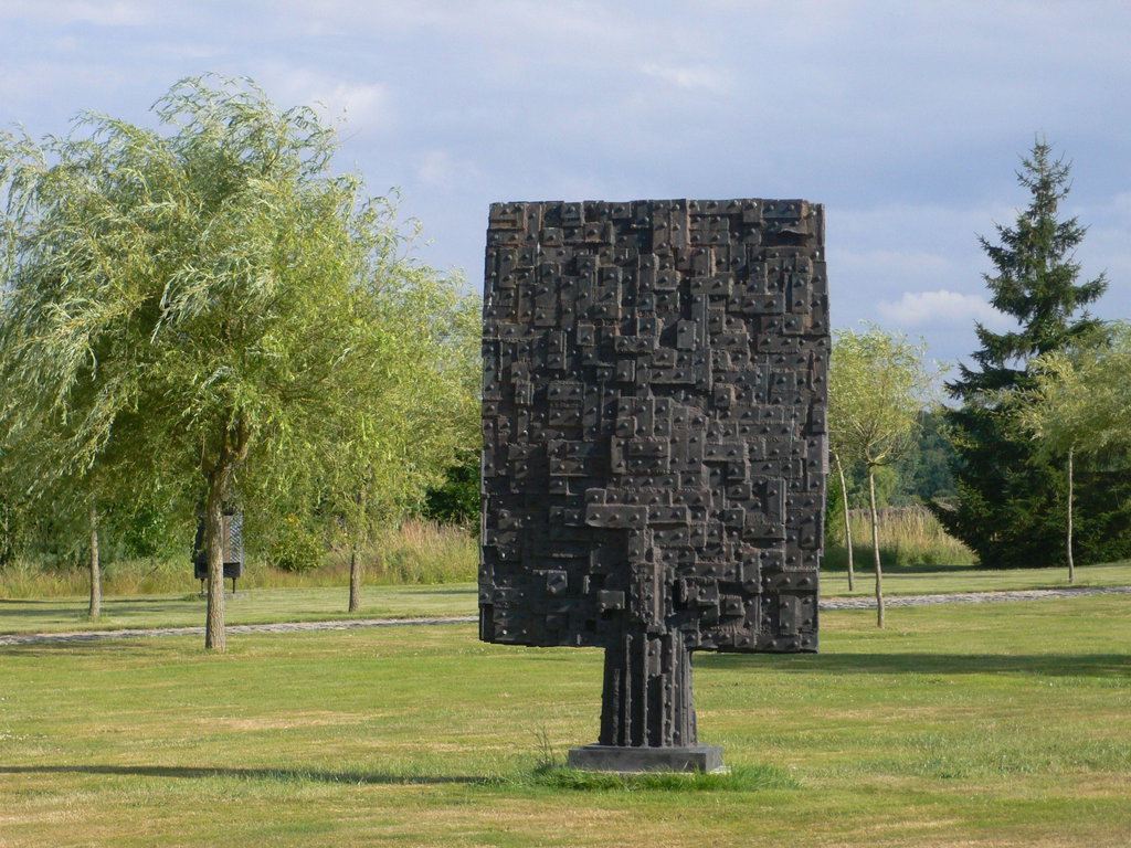Homage to Eiffel by Cesar estimated at $174,600 (low) to $232,800 (high). Image courtesy of Bonhams Cornette de Saint Cyr