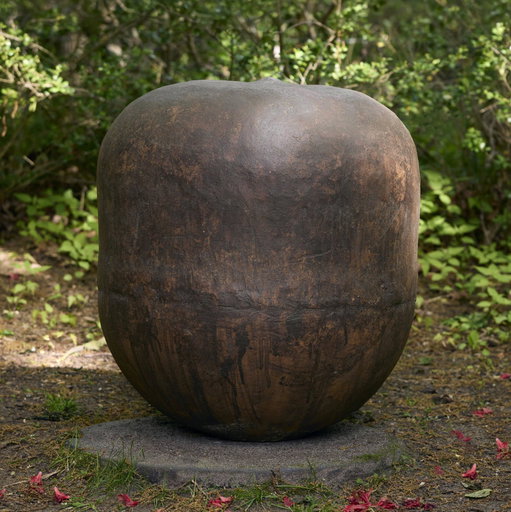 Toshiko Takaezu Work Heads to Auction