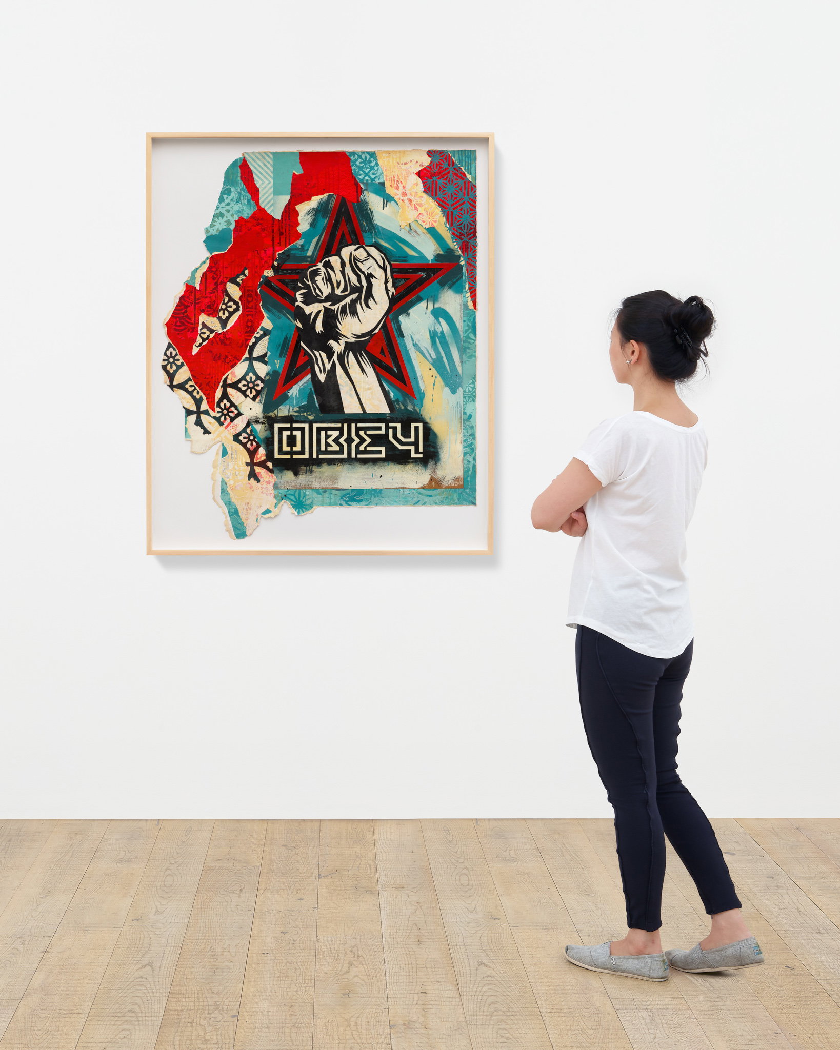Star Fist (Blue/Red) scale image