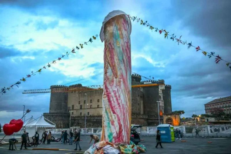 Naples mayor defends Gaetano Pesce's 'phallic' sculpture
