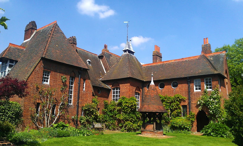 William Morris' First Masterpiece | The Red House & the Birth of Modern Architecture