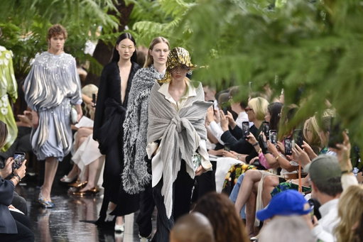 At Dior Couture, Jonathan Anderson makes artist Lynda Benglis his muse