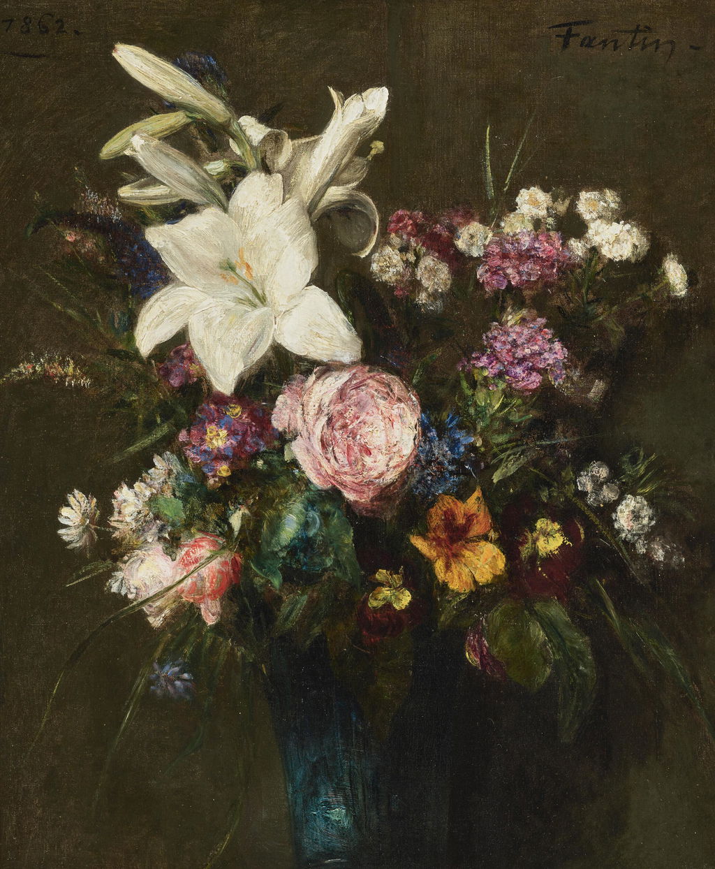 Lys et fleurs diverses dans un vase bleu. Image courtesy of Christie's