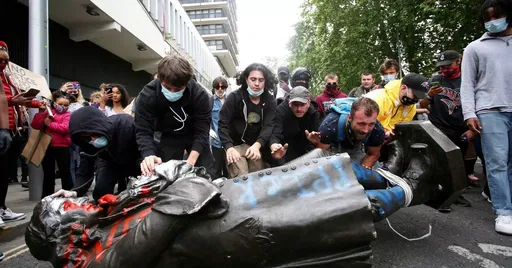 Rope used to topple Colston statue plus Banksy T-shirt to be sold
