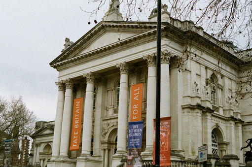 What the actual f*ck is going on with London museum salaries?