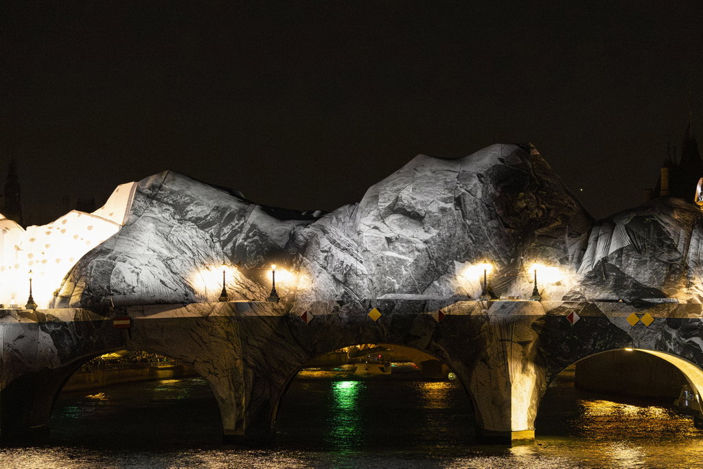 JR's Pont Neuf opens at last