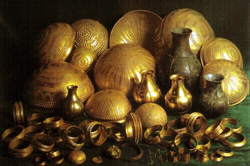Thieves Steal One of Europe’s Most Significant Bronze Age Gold Collections, Frieze Abu Dhabi Announces Exhibitors, Growing Pains in Britain’s Expanding Cultural Scene, and More: Morning Links for Augu