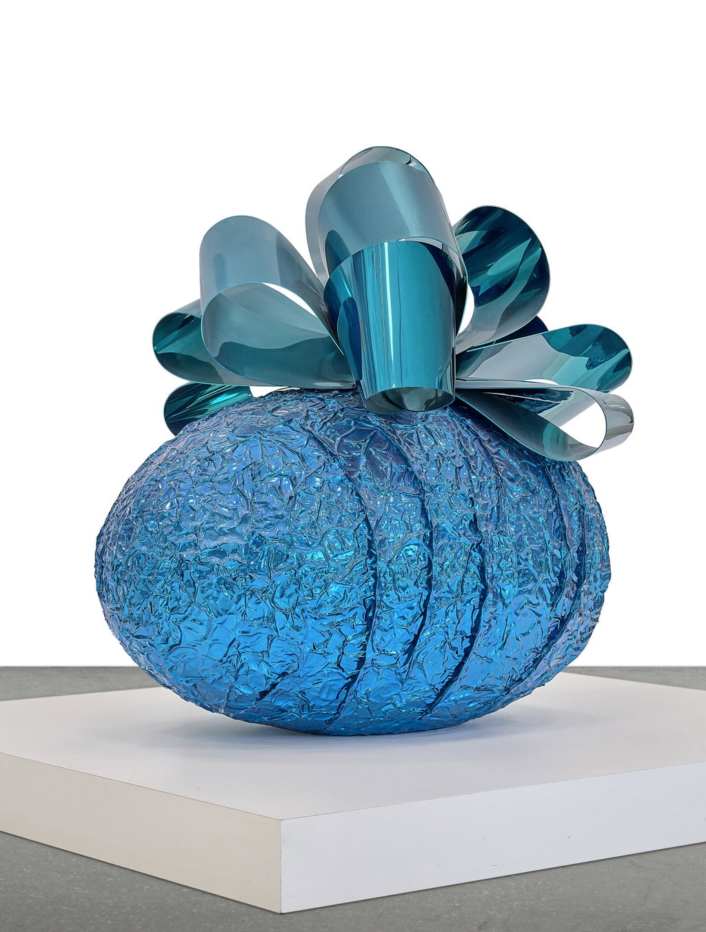 Baroque Egg with Bow (Blue/Turquoise). Image courtesy of Christie's