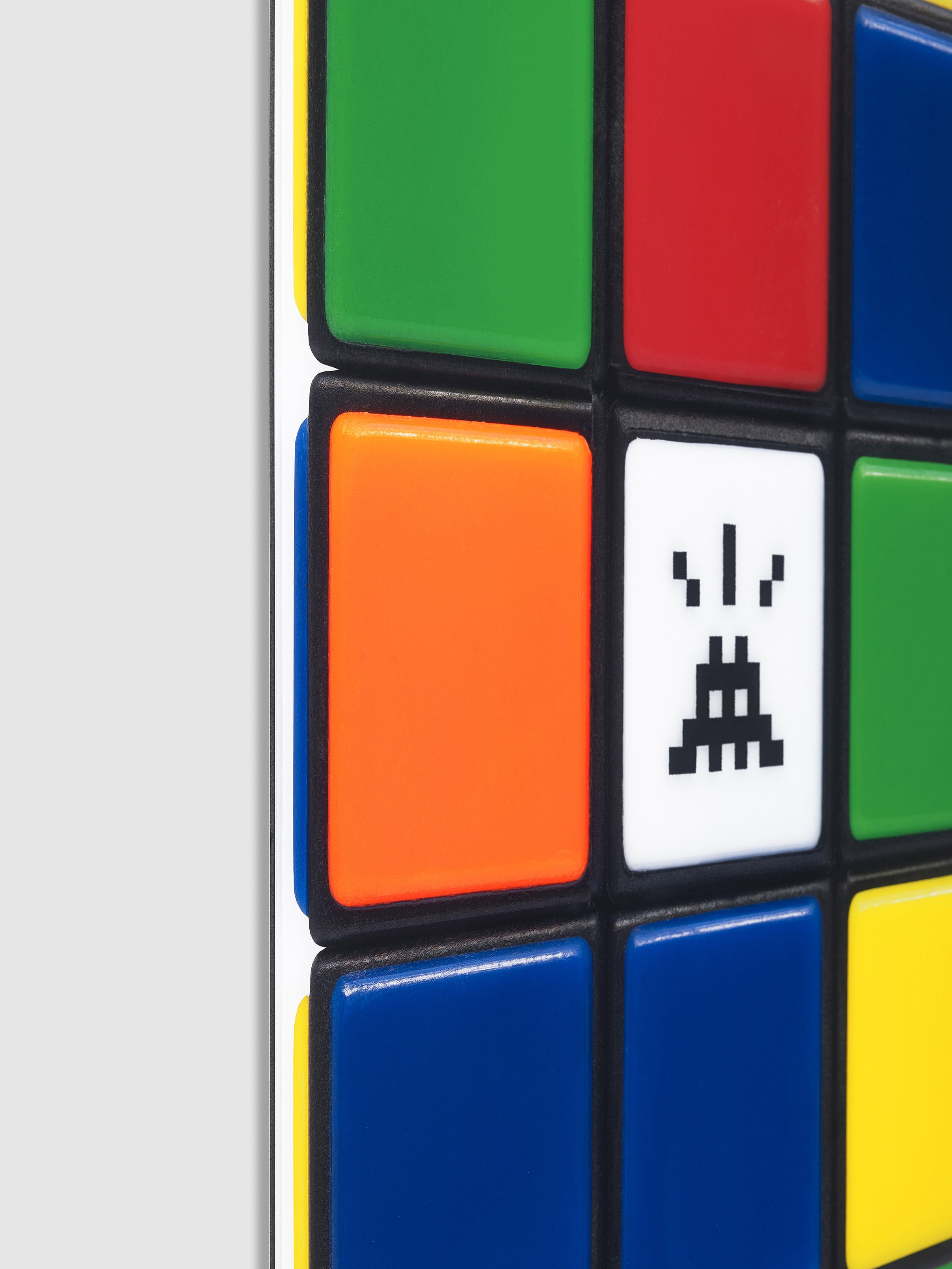 Invaded Cube | HENI Editions