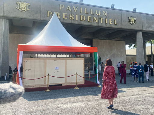 France returns a sacred drum looted during the colonial era to Ivory Coast