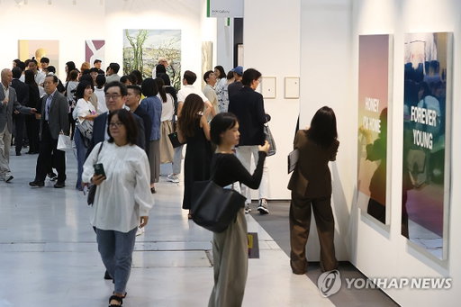 S. Korea's biggest art fairs to open in Seoul