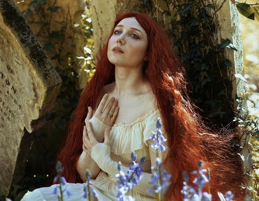 Comedy Portrait of Pre-Raphaelite Muse Dazzles in Edinburgh