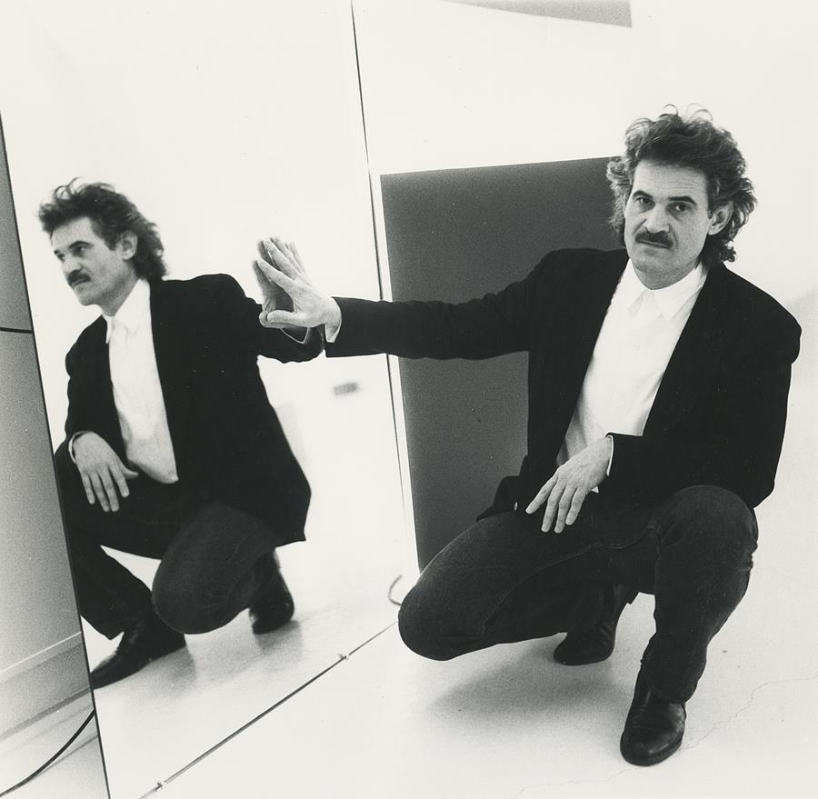 Keith Sonnier. Photo: André Morain. © Estate of Keith Sonnier / ARS, New York.