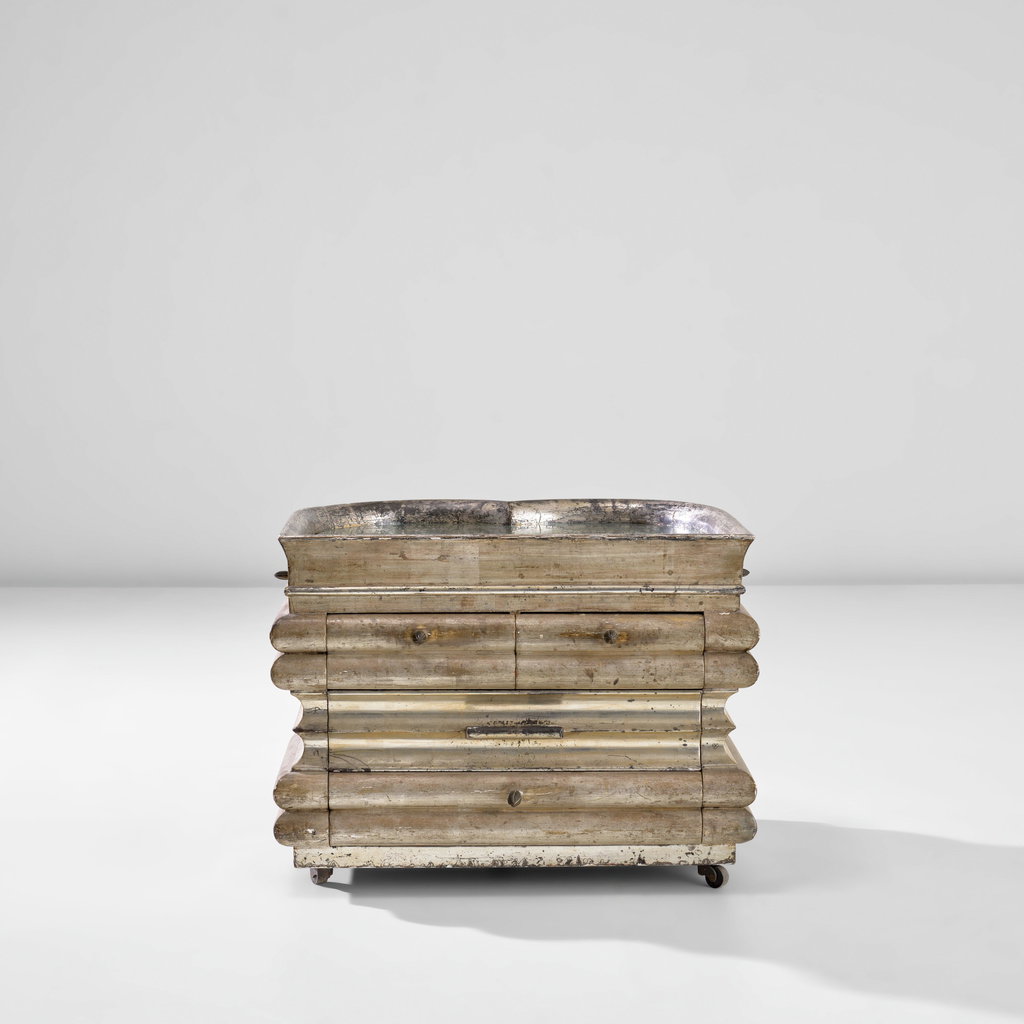 Rare dressing table by Bruno Paul sold for $27,900 (1620% above estimate). Image courtesy of Phillips