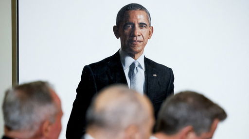Trump relegates portraits of Obama and Bush from main staircase