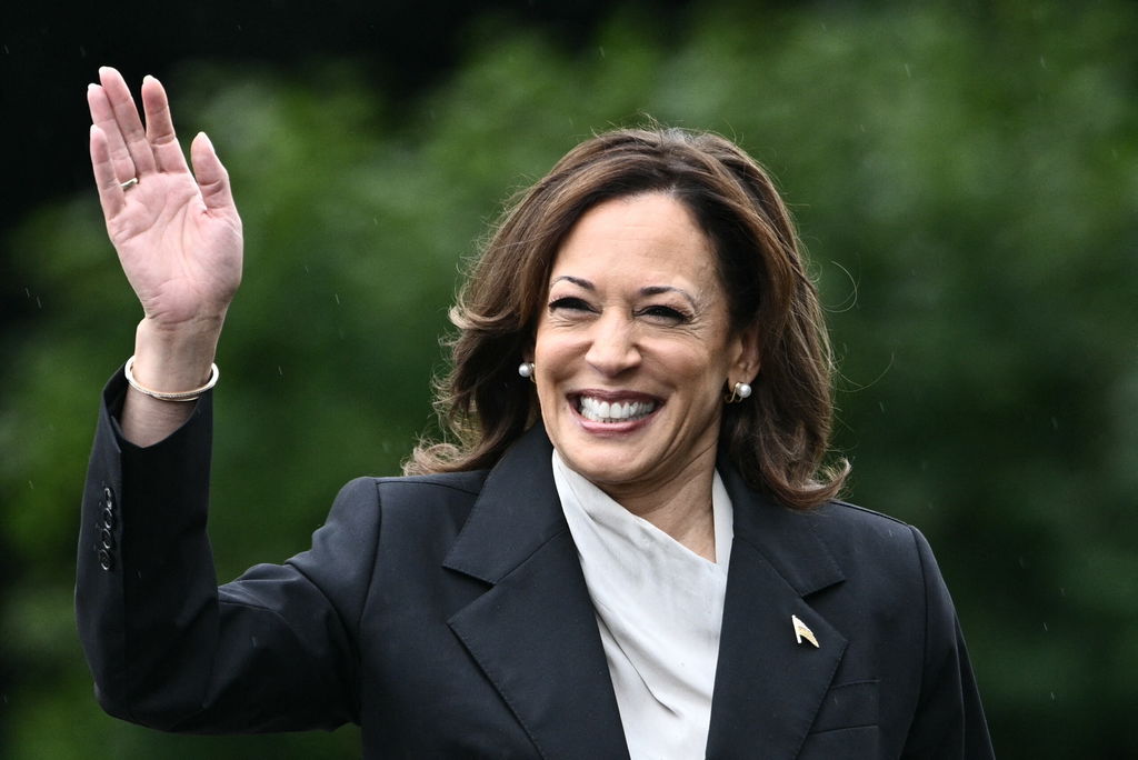 Works by Amy Sherald, Jeff Koons, and More Raise $1.5M for Kamala Harris