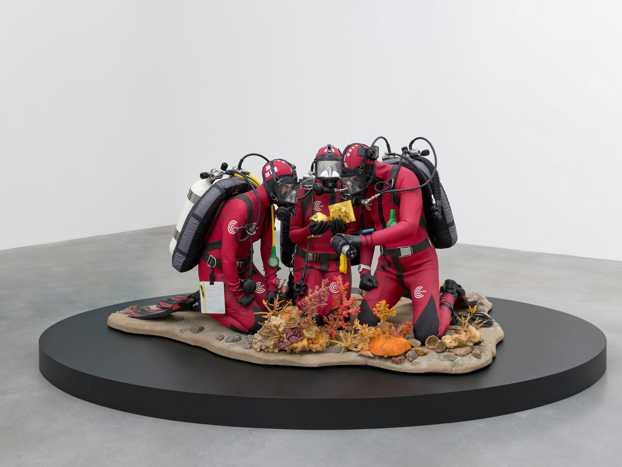 Three Divers Discovering Gold Objects 1 main image