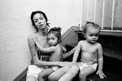 Abdulhamid Kircher’s Unflinching Portrait of a Single Mother in Los Angeles