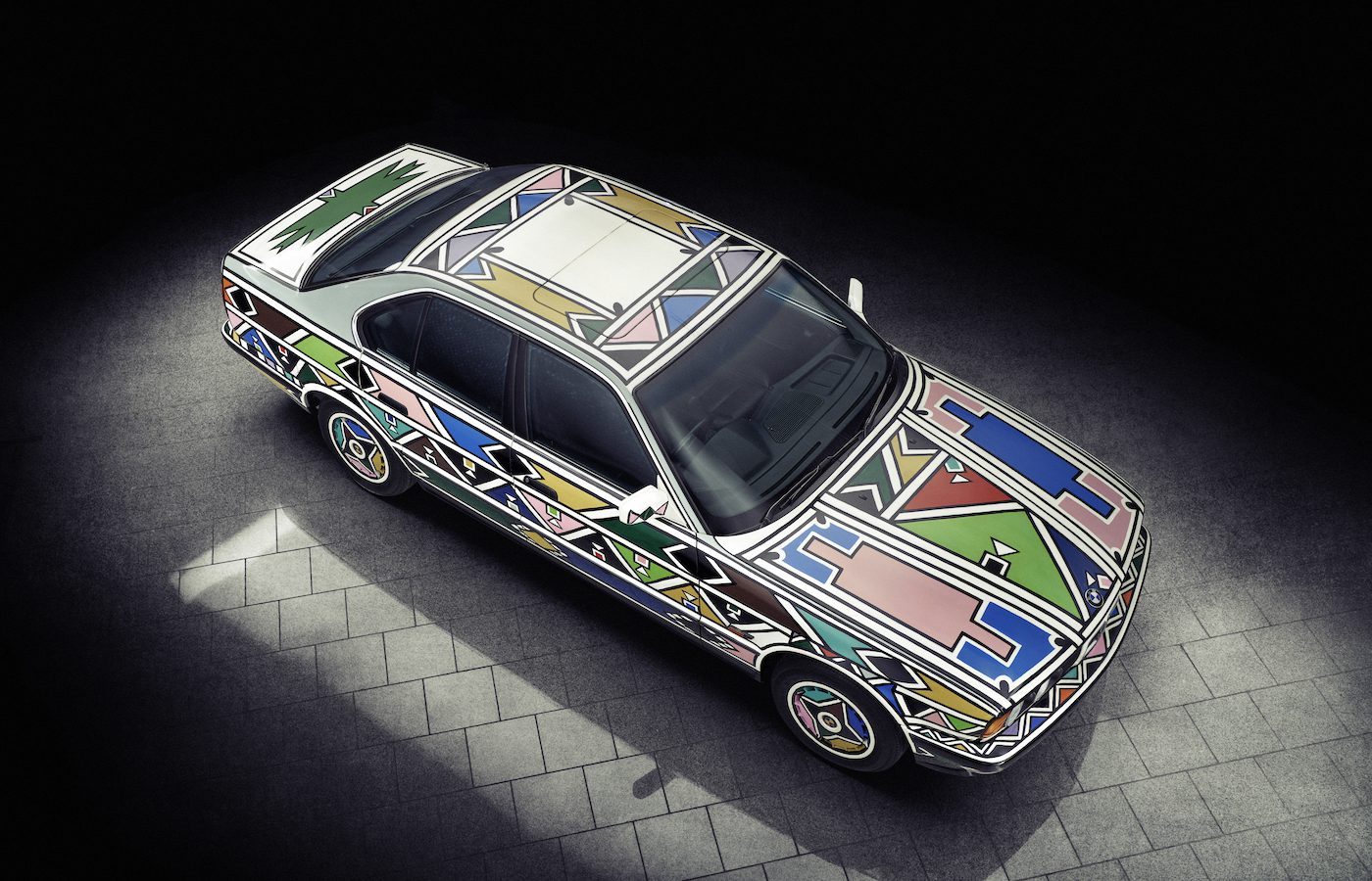 y エッグアート　馬車 Five Artists in the News: Esther Mahlangu's BMW Art Car Is Back