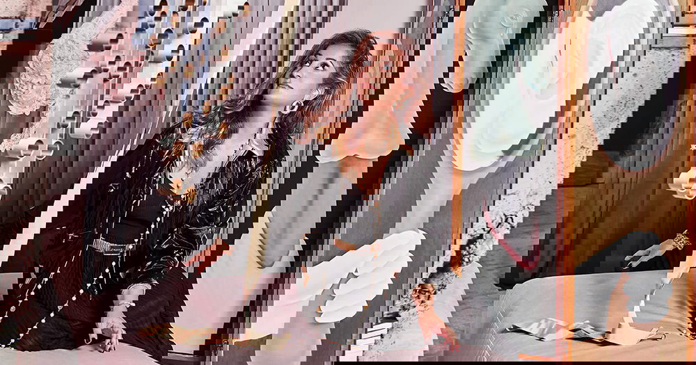 Aline Asmar d’Amman Captivated Visitors with her Exhibition: “Love, Women and the Sea”