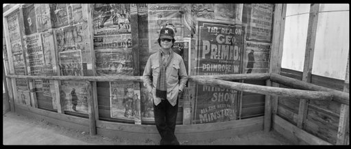 Jeff Bridges buys a gallery