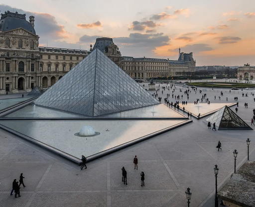 Louvre Draws Crowds While National Gallery of Art Attendance Sinks