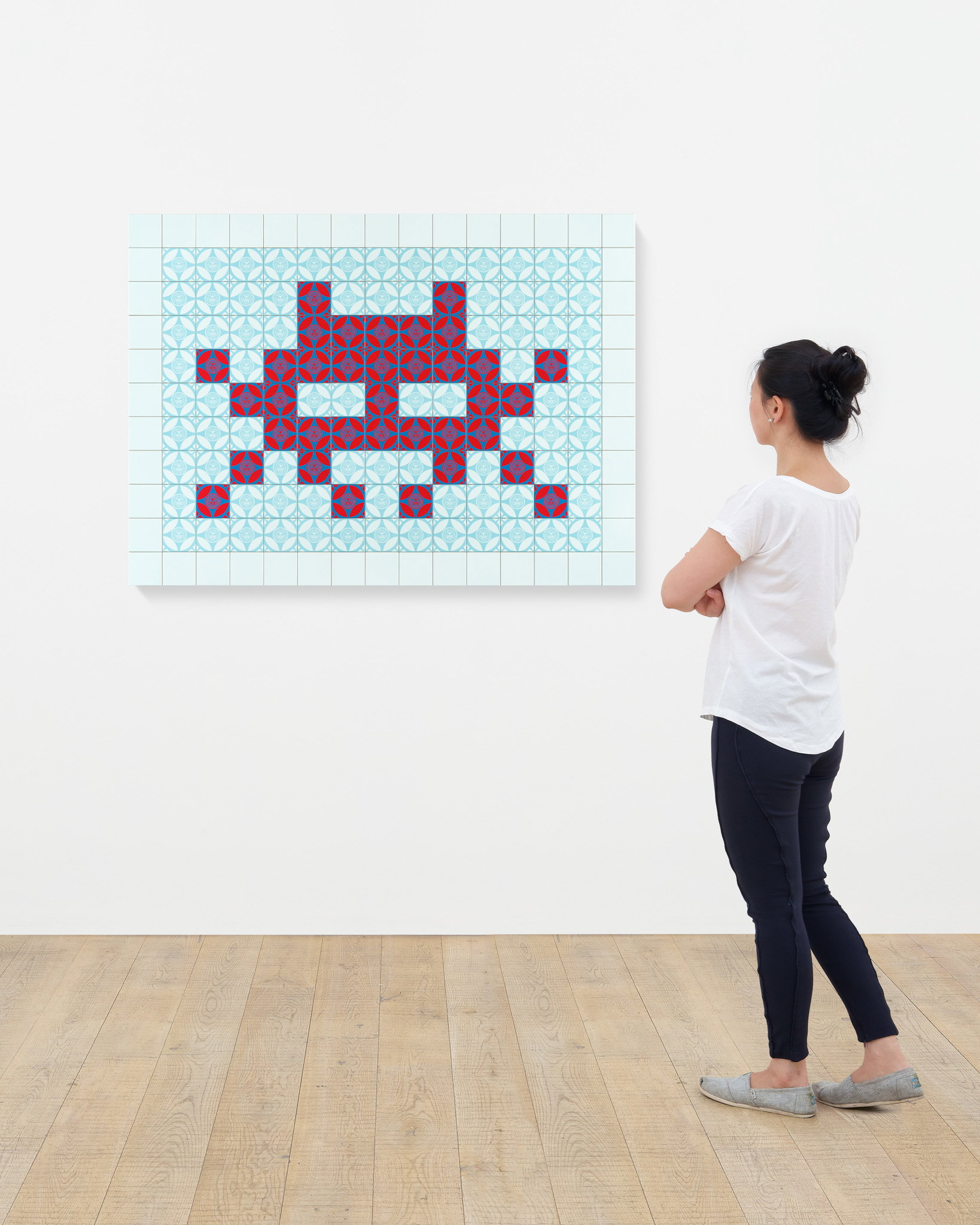 Positive Space/Negative Space (Red/Blue) scale image