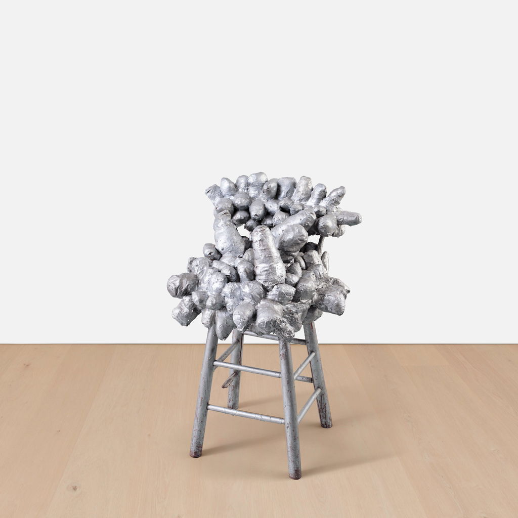 Untitled by Yayoi Kusama estimated at $269,700 (low) to $404,600 (high). Image courtesy of Phillips