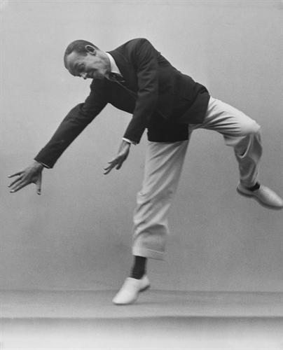 Martin Munkacsi Work Heads to Auction